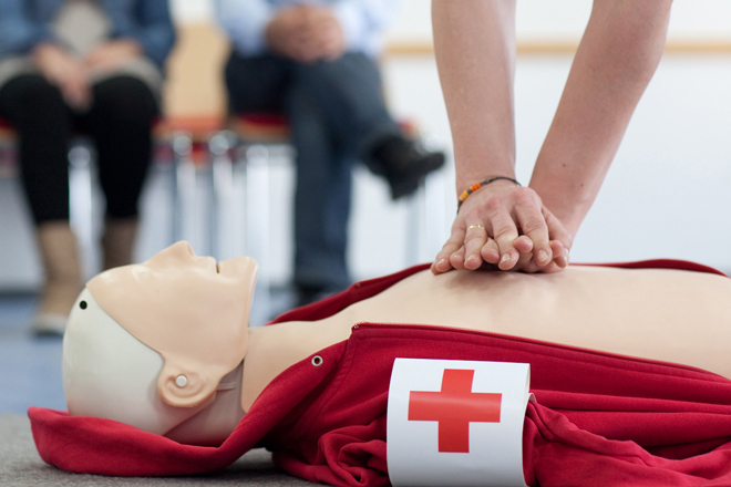 Erste Hilfe bei Verschlucken – Rotes Kreuz